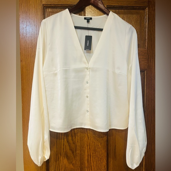NWT Express Ivory V-Neck Balloon Sleeve Blouse - Size Medium - Picture 2 of 6